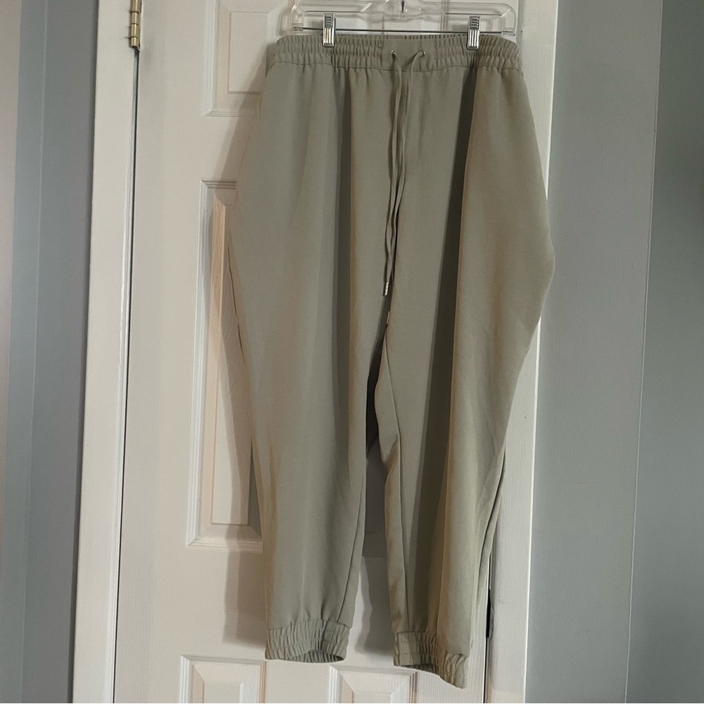 Women’s Olive Jogger Pants